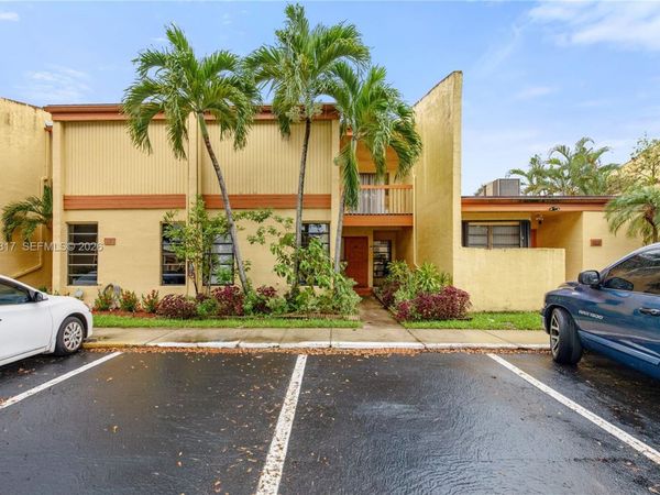 1580 NW 93rd Ave , Unit 300, Pembroke Pines, FL 33024