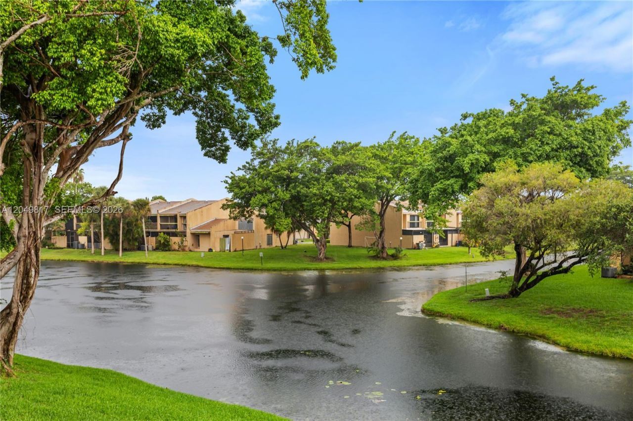 1580 NW 93rd Ave, Unit 300, Pembroke Pines, FL 33024 Photo