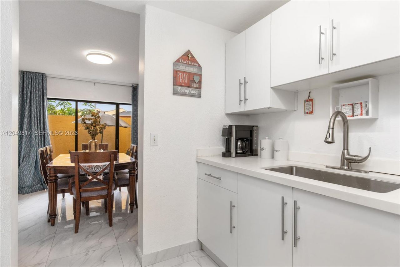 1580 NW 93rd Ave, Unit 300, Pembroke Pines, FL 33024 Photo