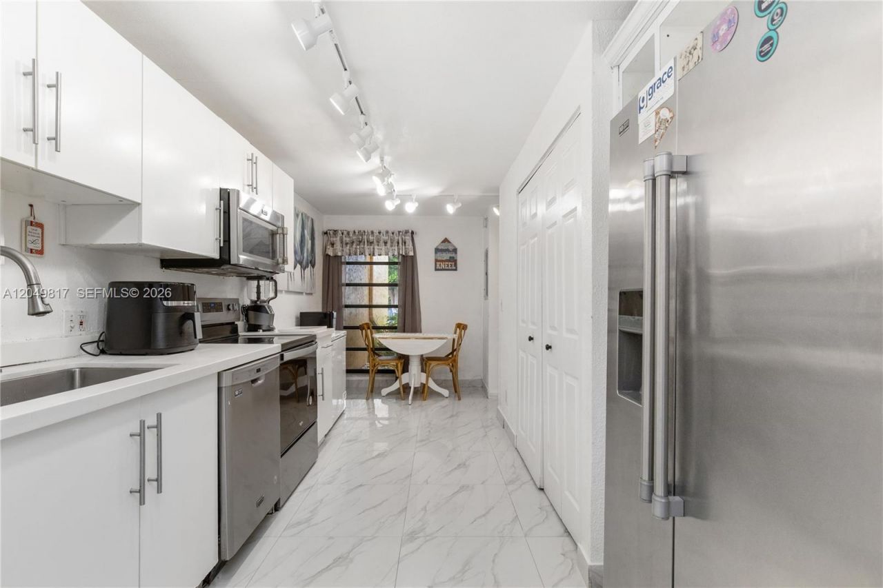 1580 NW 93rd Ave, Unit 300, Pembroke Pines, FL 33024 Photo