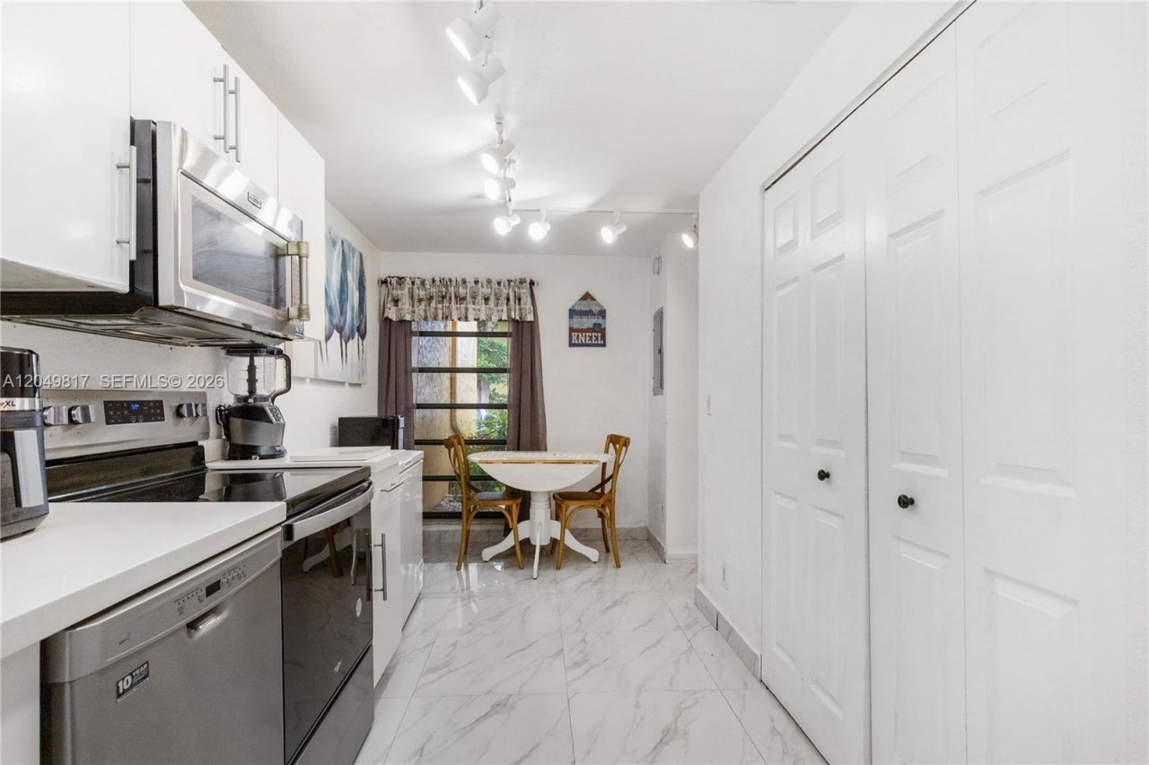 1580 NW 93rd Ave, Unit 300, Pembroke Pines, FL 33024 Photo