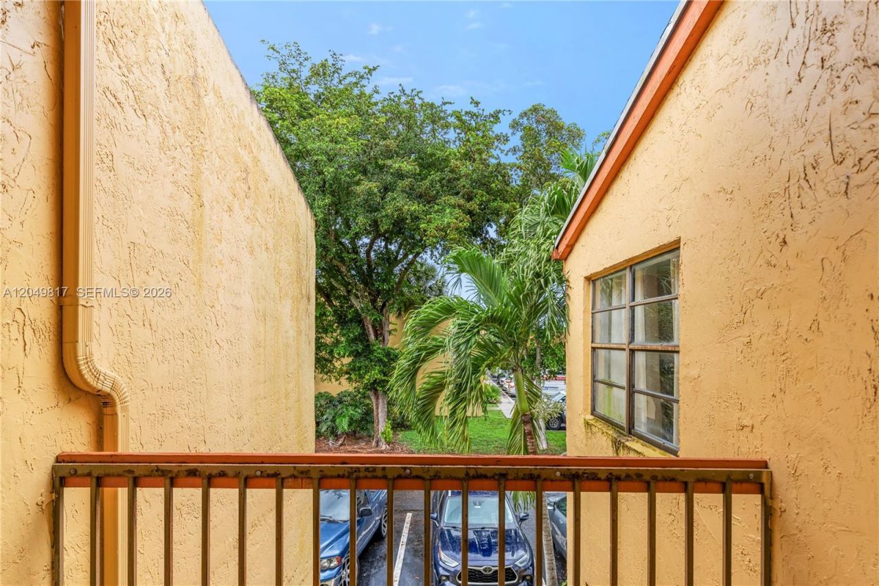 1580 NW 93rd Ave, Unit 300, Pembroke Pines, FL 33024 Photo