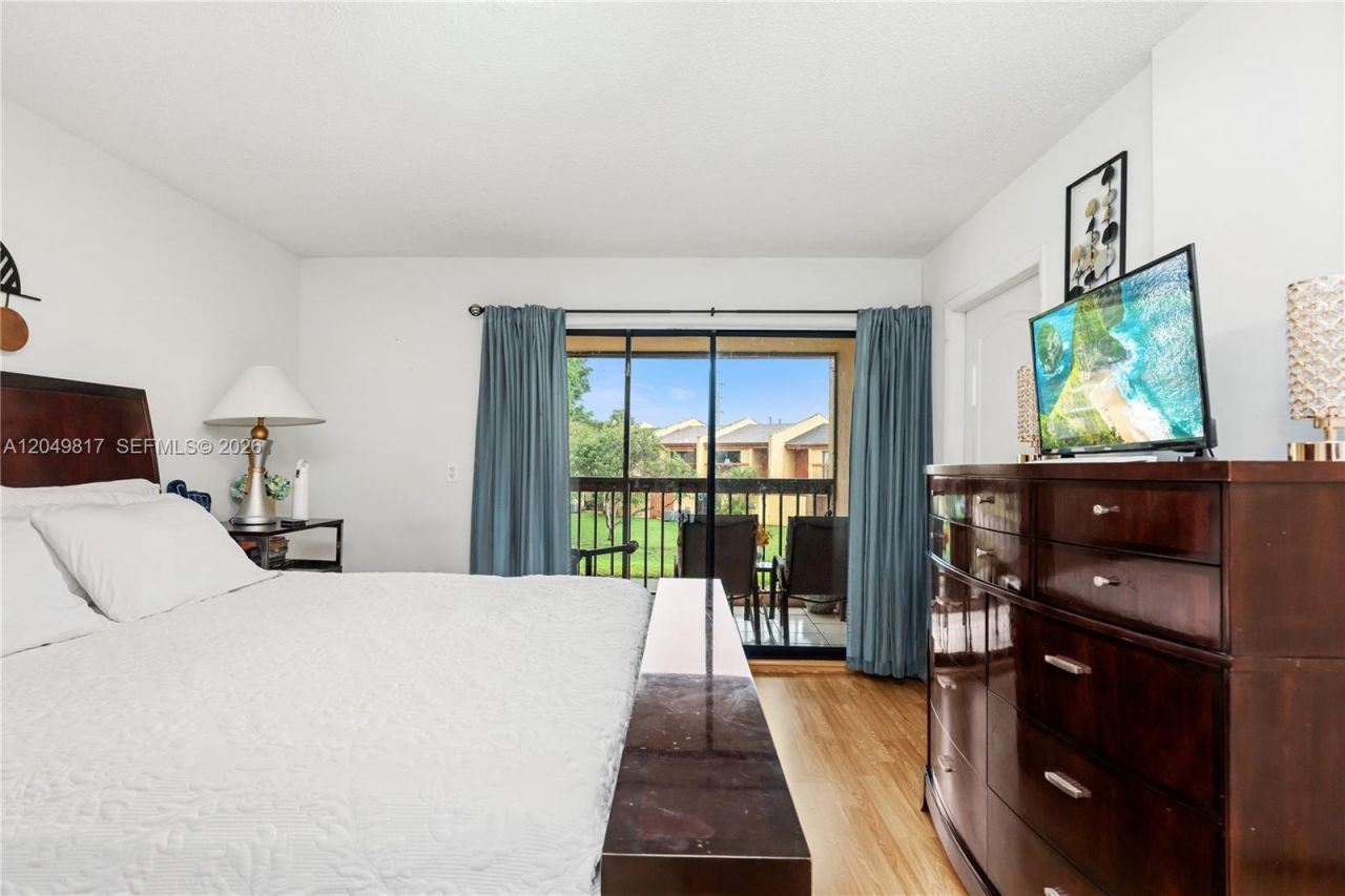 1580 NW 93rd Ave, Unit 300, Pembroke Pines, FL 33024 Photo