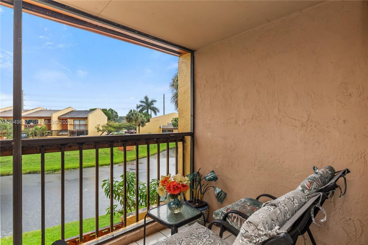1580 NW 93rd Ave, Unit 300, Pembroke Pines, FL 33024 Photo