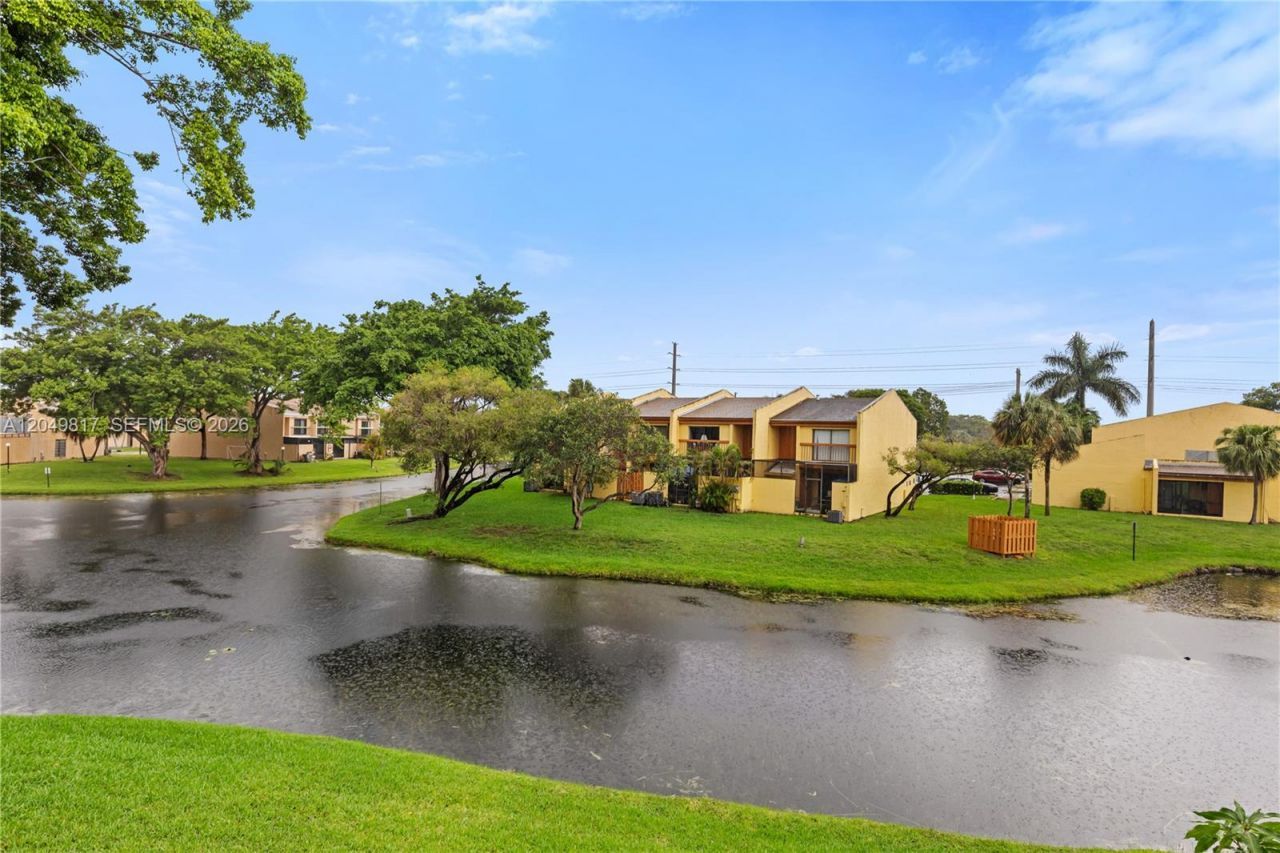1580 NW 93rd Ave, Unit 300, Pembroke Pines, FL 33024 Photo