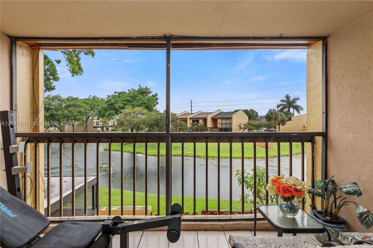 1580 NW 93rd Ave, Unit 300, Pembroke Pines, FL 33024 Photo