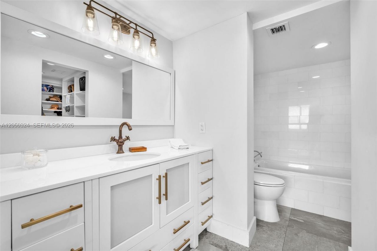 7135 Collins Ave , Unit 736, Miami Beach, FL 33141 Photo