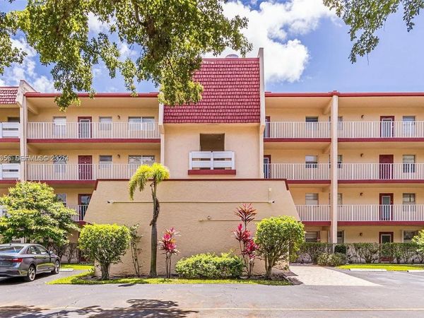 1030 Country Club Dr , Unit 405, Margate, FL 33063