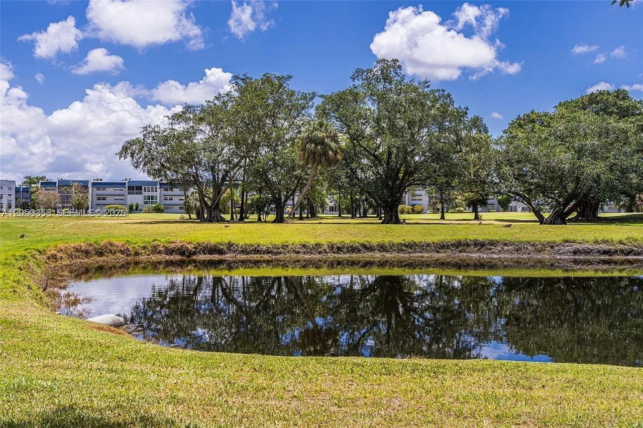 1030 Country Club Dr, Unit 405, Margate, FL 33063 Photo