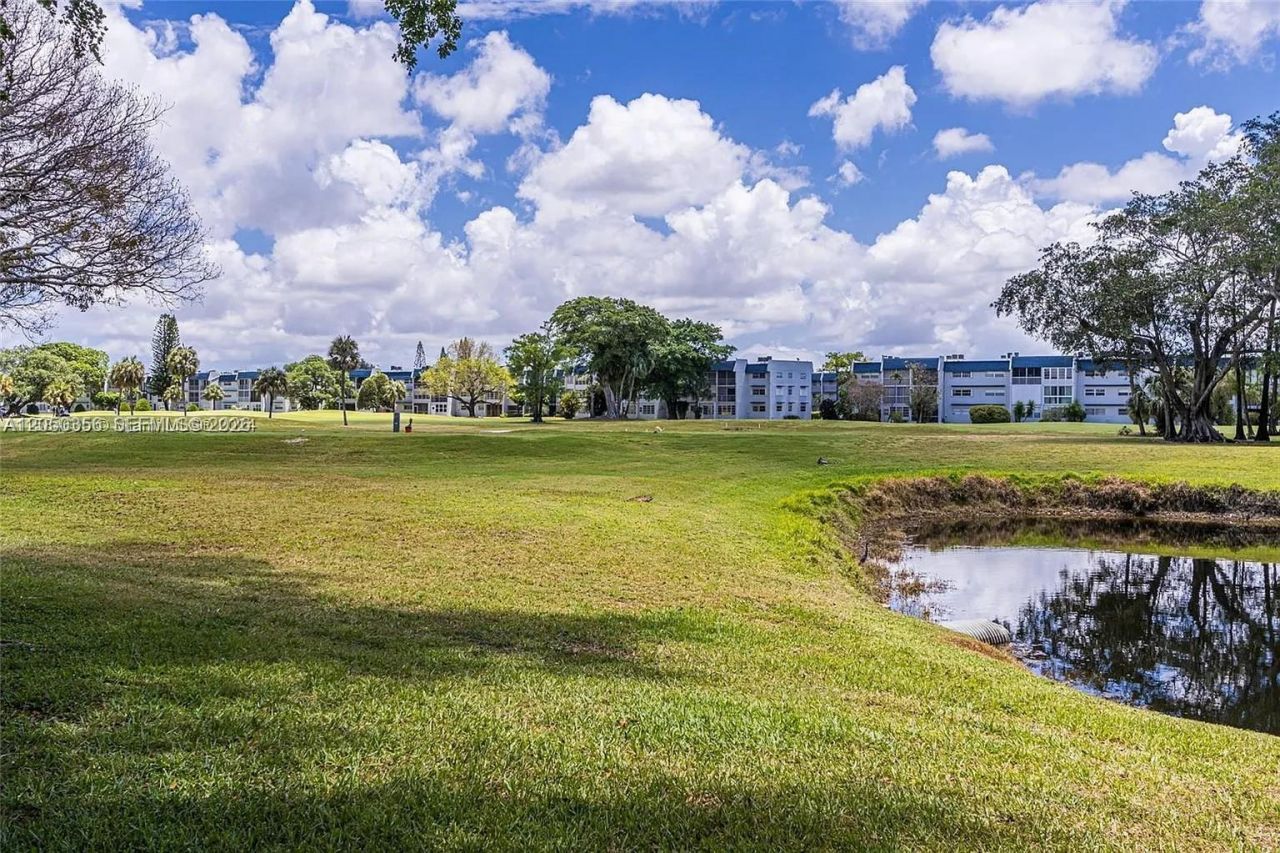 1030 Country Club Dr, Unit 405, Margate, FL 33063 Photo