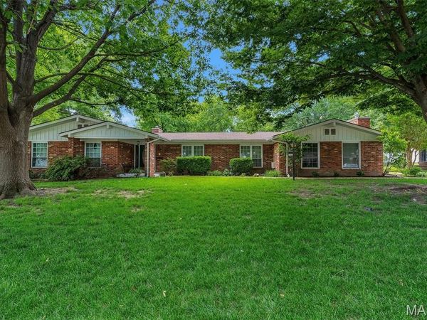 1010 Dovergate Drive, Kirkwood, MO 63122