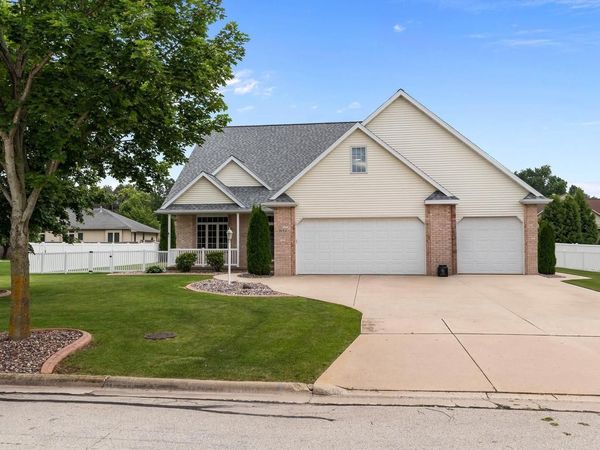 3152 SAVANNA WAY, Green Bay, WI 54311