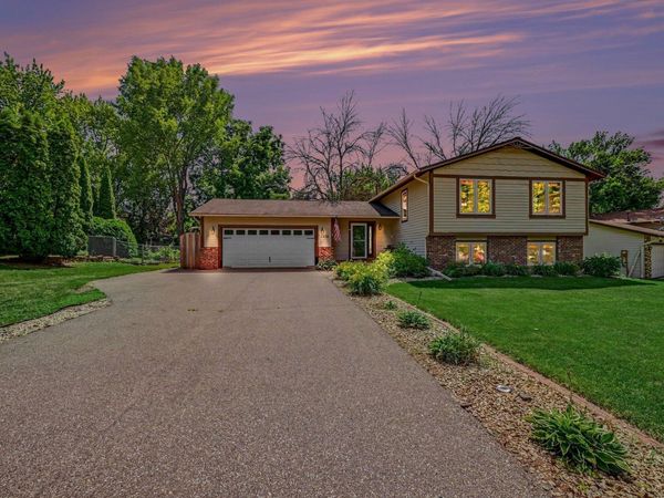 1950 Timber Wolf Trail N, Eagan, MN 55122
