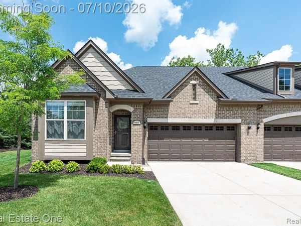 1011 Hampshire Court, Rochester Hills, MI 48307