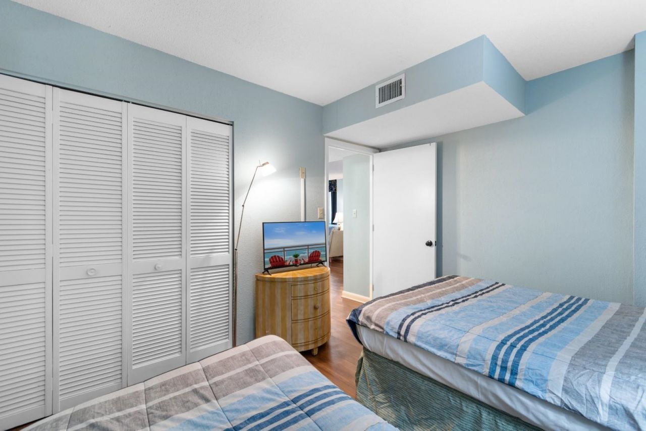 9400 Shore Dr.  Photo 22