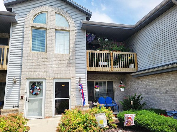 9374 W Loomis Rd, Unit 7, Franklin, WI 53132