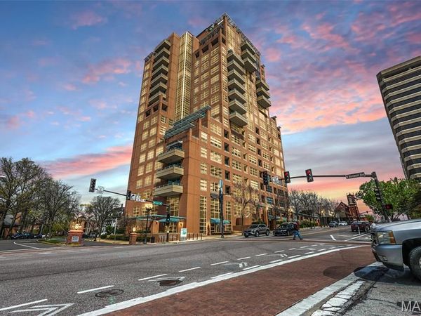 8025 Maryland Avenue , St Louis, MO 63105