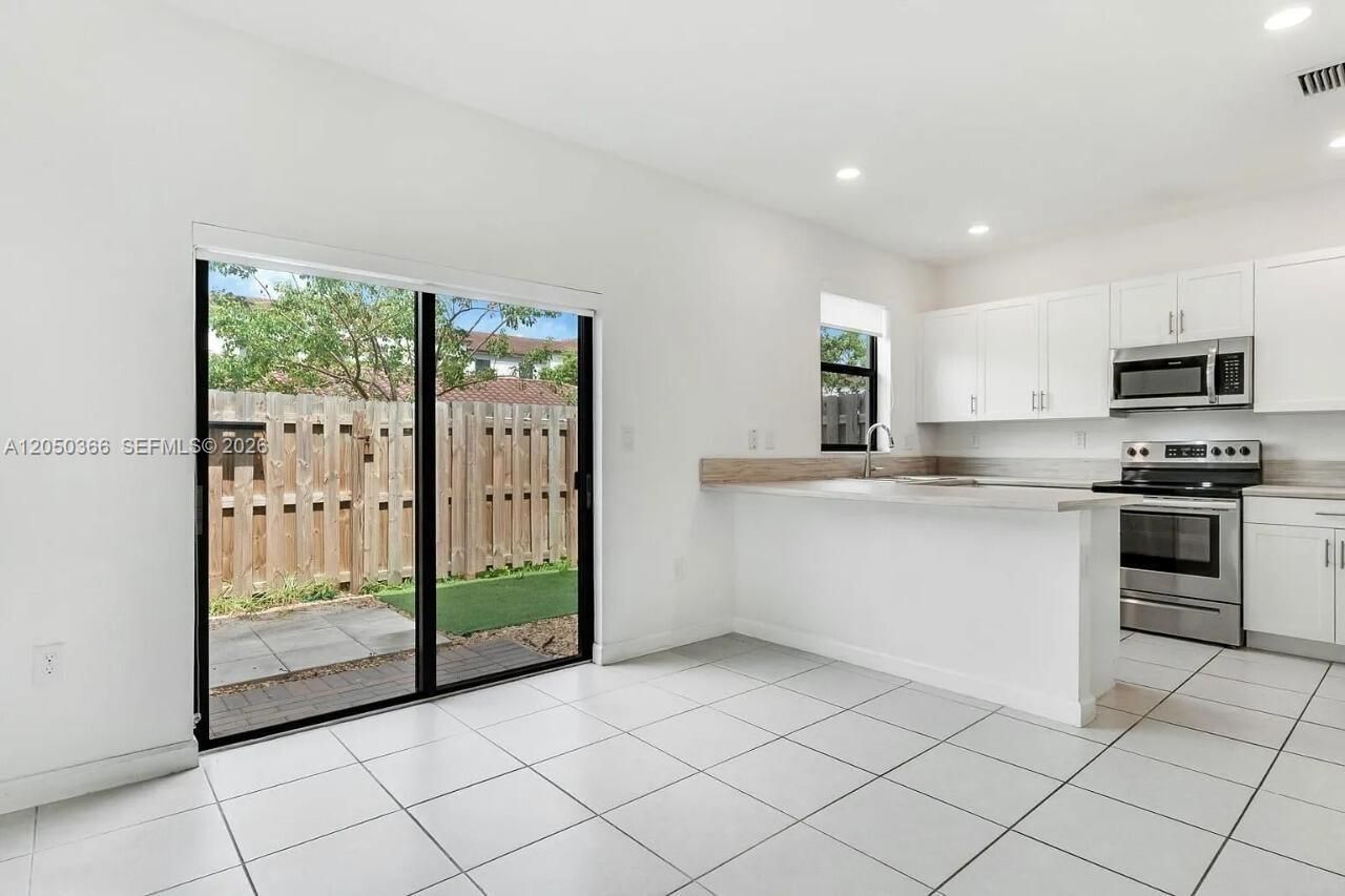 21071 NE 8th Ave , Unit 21071, Miami, FL 33179 Photo