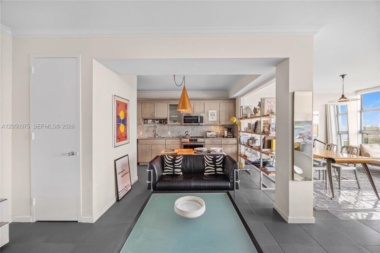 5055 Collins Ave , Unit 9K, Miami Beach, FL 33140 Photo