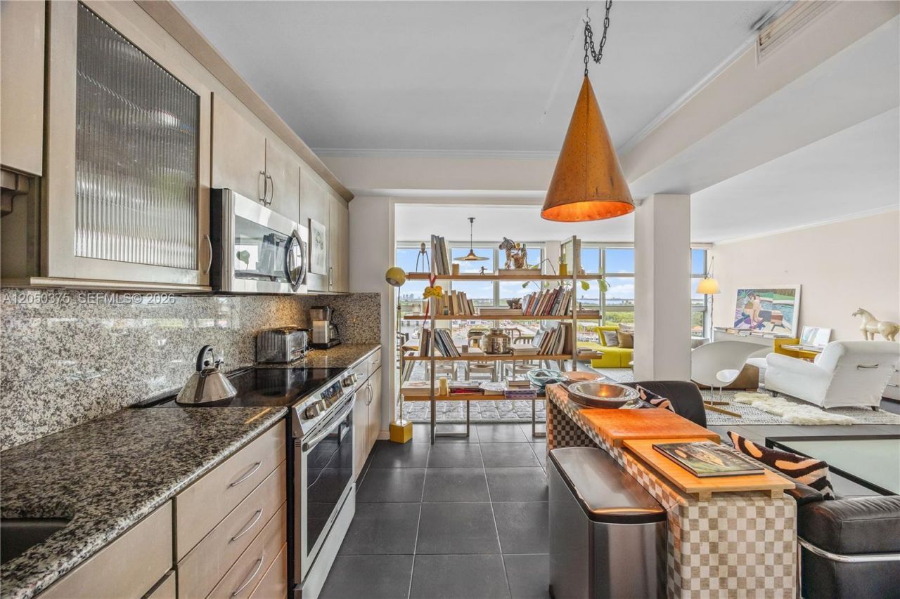 5055 Collins Ave , Unit 9K, Miami Beach, FL 33140 Photo