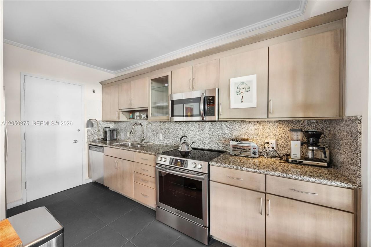 5055 Collins Ave , Unit 9K, Miami Beach, FL 33140 Photo