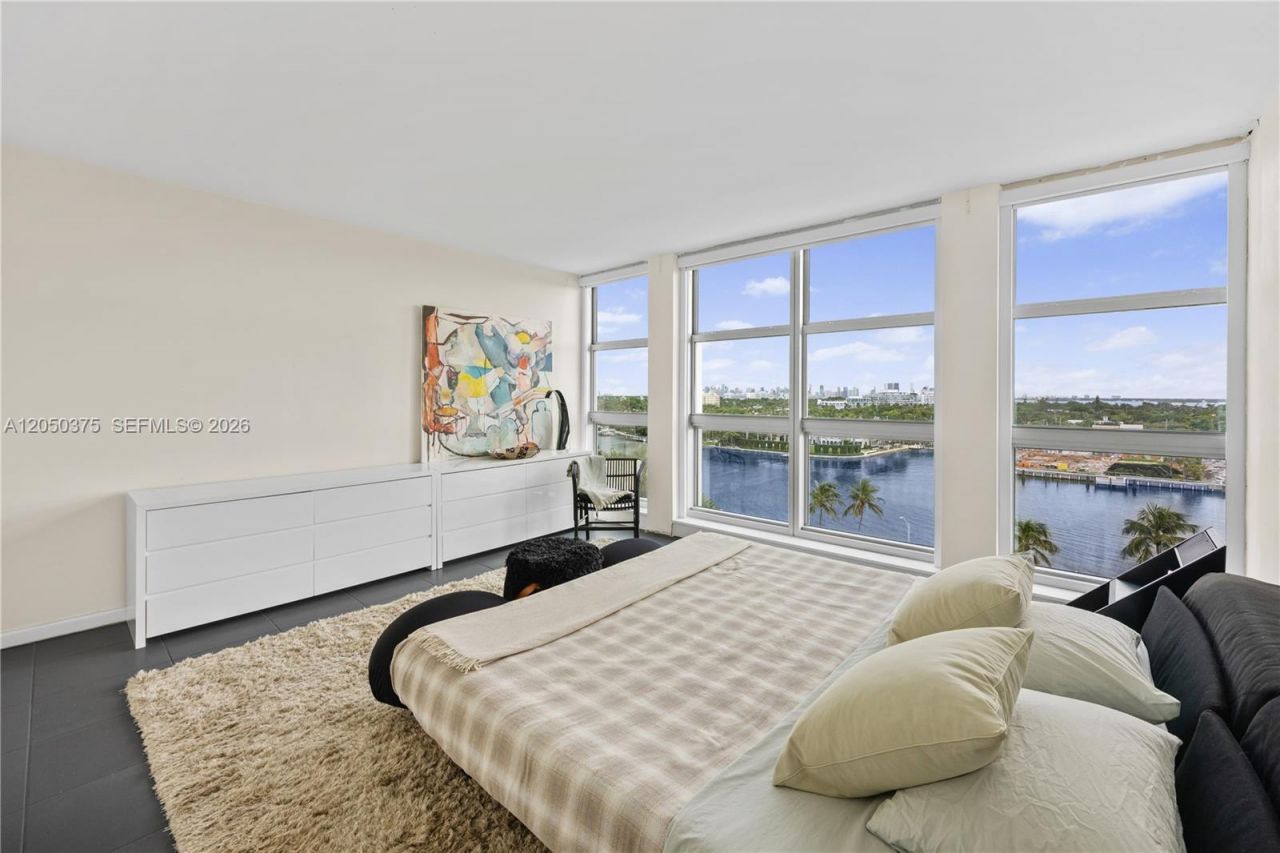 5055 Collins Ave , Unit 9K, Miami Beach, FL 33140 Photo