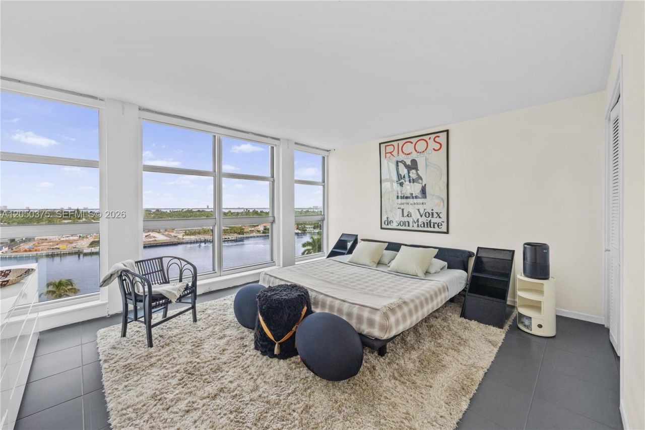 5055 Collins Ave , Unit 9K, Miami Beach, FL 33140 Photo