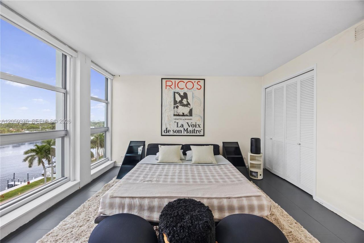 5055 Collins Ave , Unit 9K, Miami Beach, FL 33140 Photo