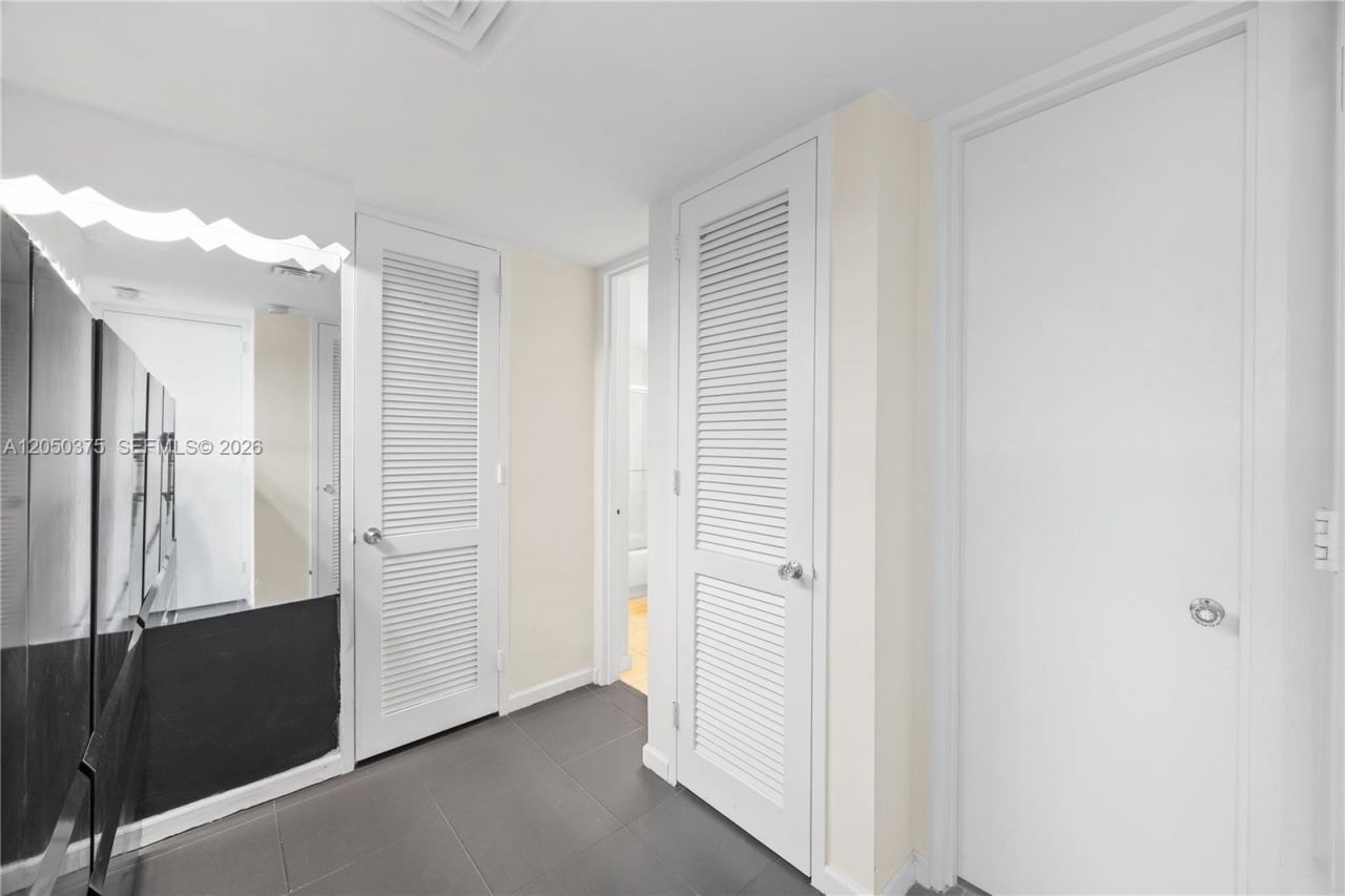 5055 Collins Ave , Unit 9K, Miami Beach, FL 33140 Photo