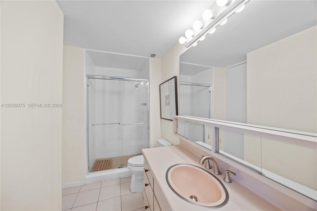 5055 Collins Ave , Unit 9K, Miami Beach, FL 33140 Photo