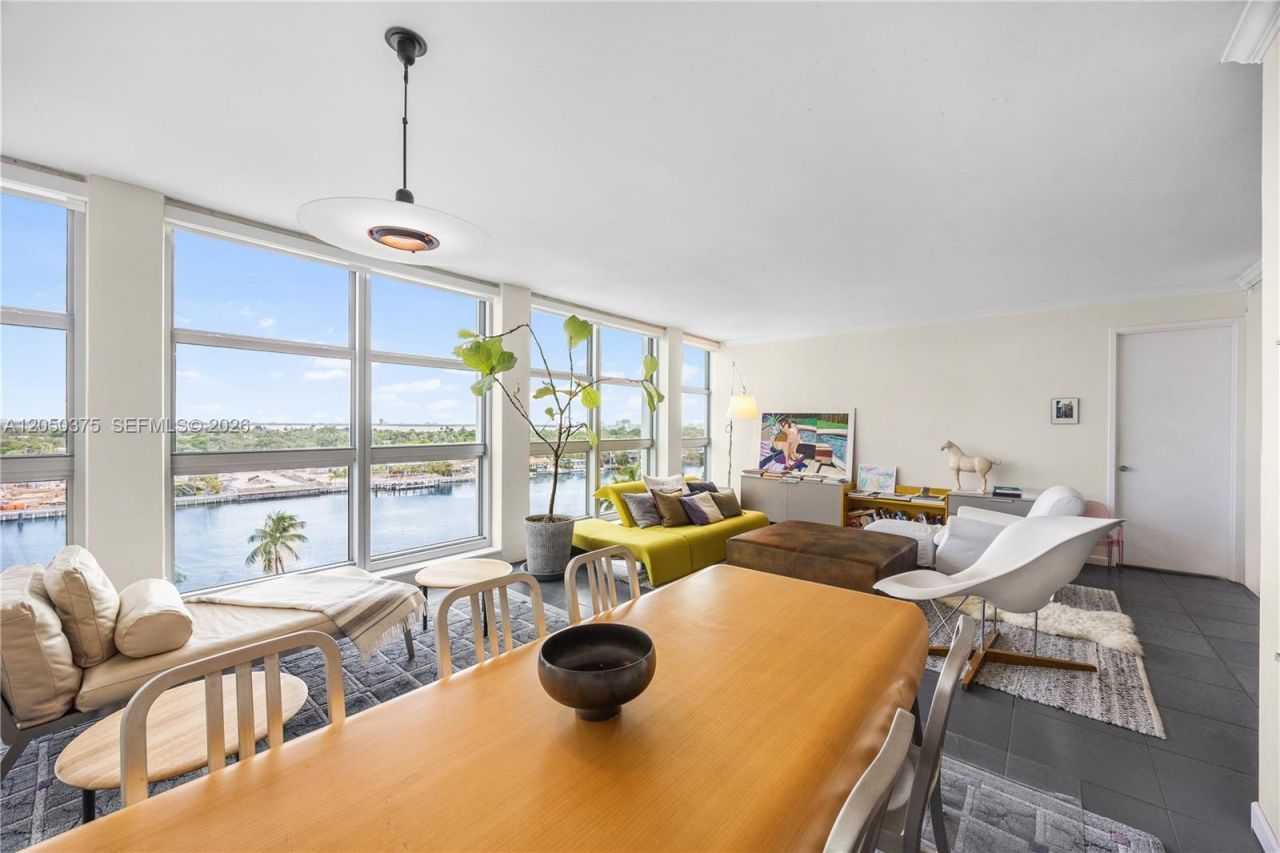 5055 Collins Ave , Unit 9K, Miami Beach, FL 33140 Photo