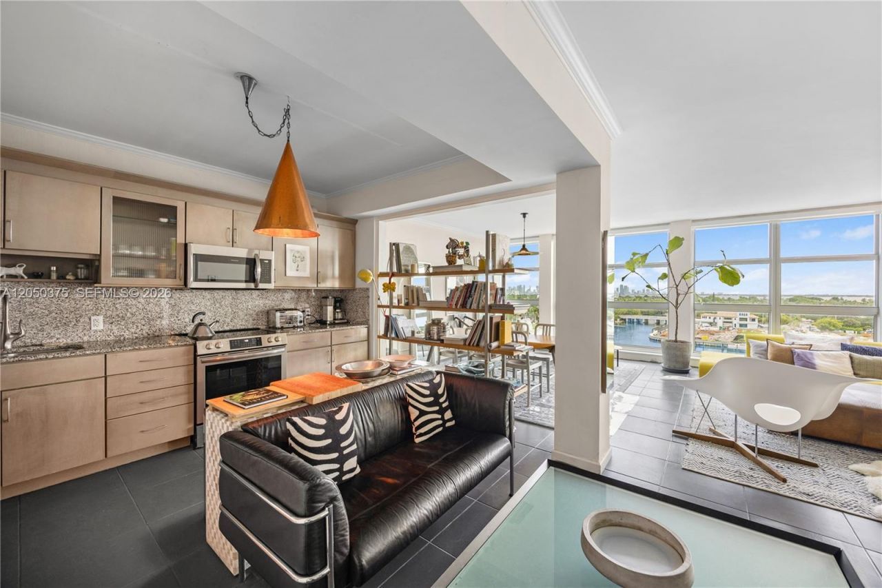 5055 Collins Ave , Unit 9K, Miami Beach, FL 33140 Photo