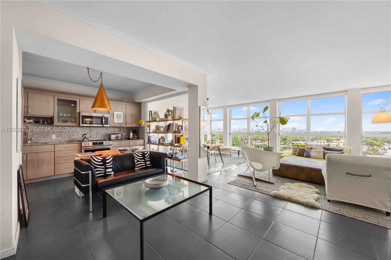 5055 Collins Ave , Unit 9K, Miami Beach, FL 33140 Photo