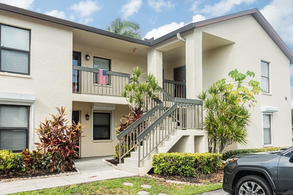 9275 Lake Park Dr, Unit 204, Fort Myers, FL 33919 Photo