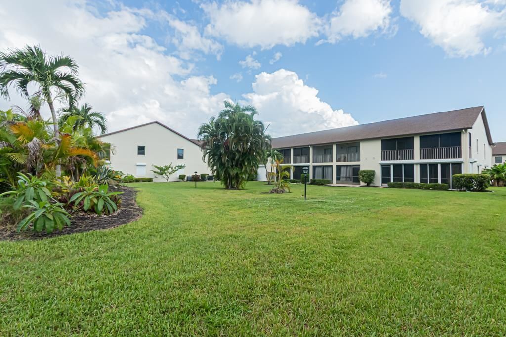 9275 Lake Park Dr, Unit 204, Fort Myers, FL 33919 Photo