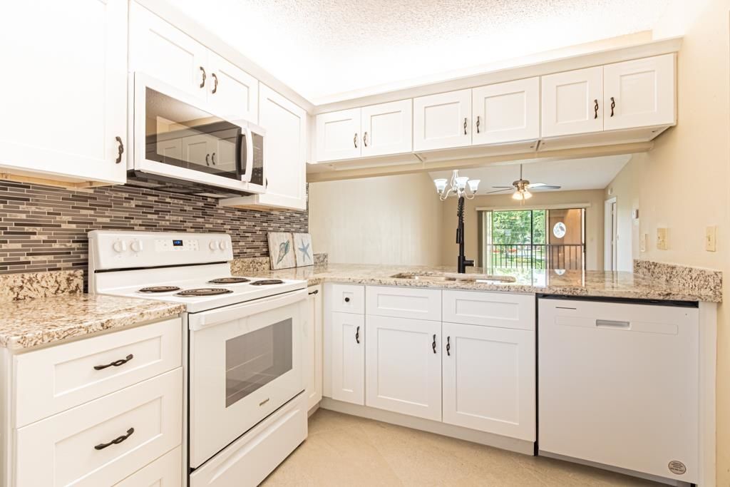 9275 Lake Park Dr, Unit 204, Fort Myers, FL 33919 Photo