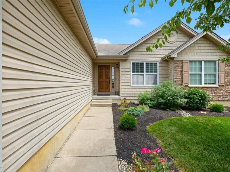 1845 Hunters Ridge Drive, Troy, OH 45373 Photo 3