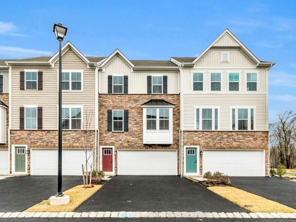 21 Peckwell St, Mount Olive, NJ 07828