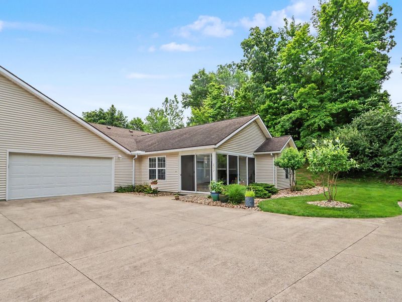 2357 Deerfield Lane, Ontario, OH 44906 Photo 2