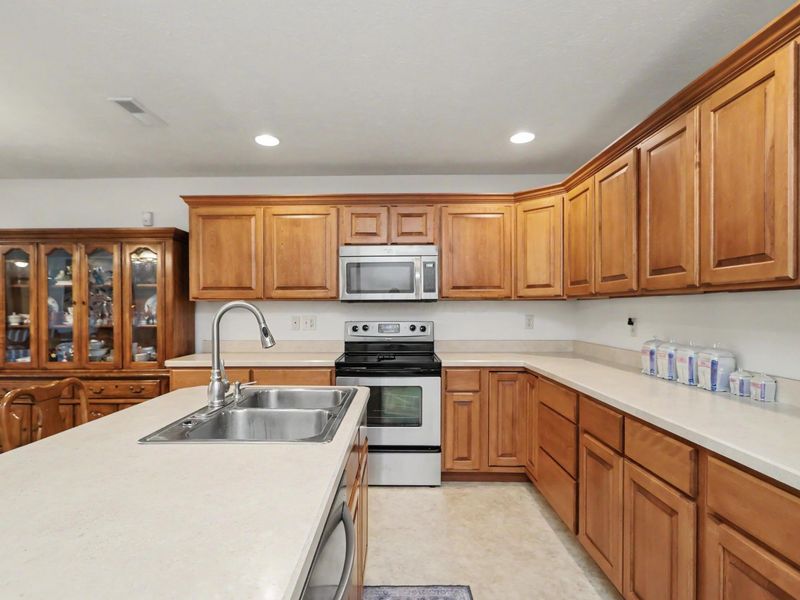 2357 Deerfield Lane, Ontario, OH 44906 Photo 9