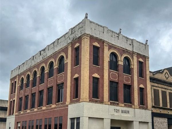 121 S Main Street , Victoria, TX 77901