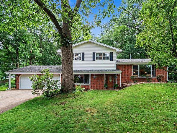 6800 Springbrook Lane, Kalamazoo, MI 49004