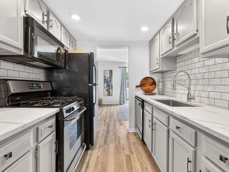2562 Scioto View Lane, Unit F, Columbus, OH 43221 Photo 10
