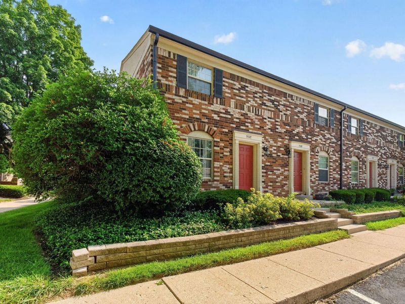 2562 Scioto View Lane, Unit F, Columbus, OH 43221 Photo 3