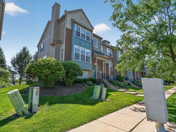 205 Station Park Circle , Grayslake, IL 60030