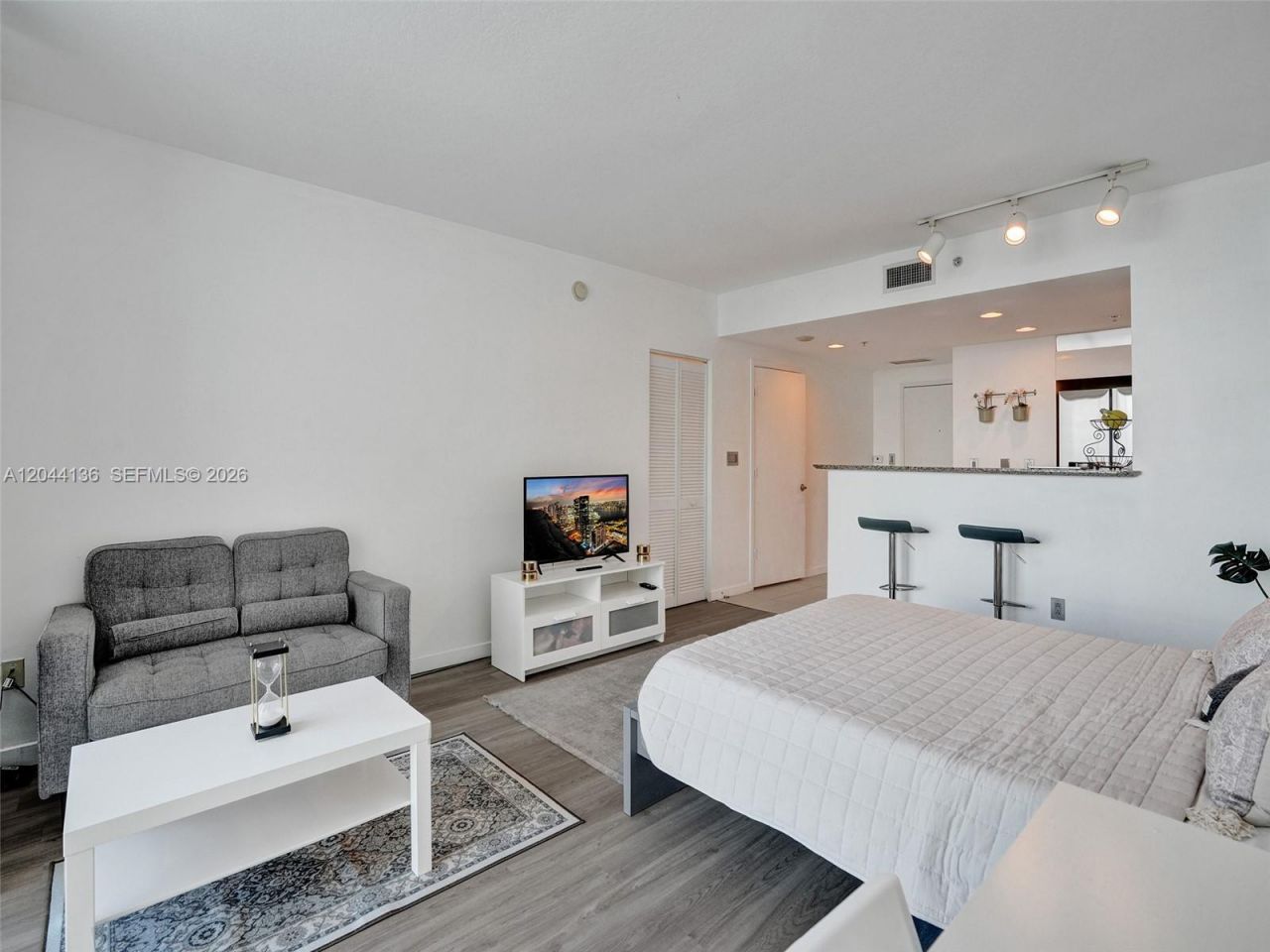 325 S Biscayne Blvd, Unit 1520, Miami, FL 33131 Photo
