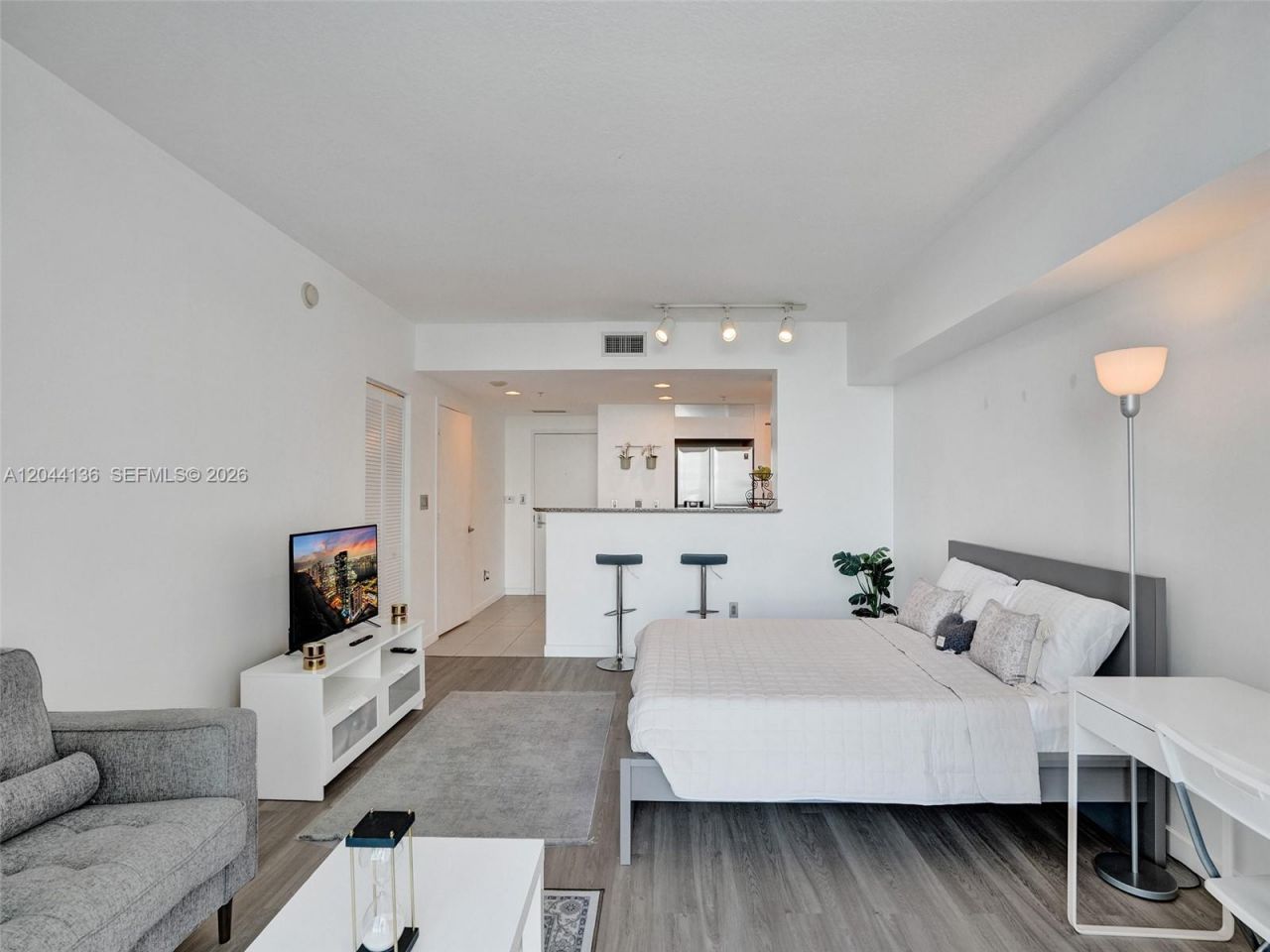 325 S Biscayne Blvd, Unit 1520, Miami, FL 33131 Photo