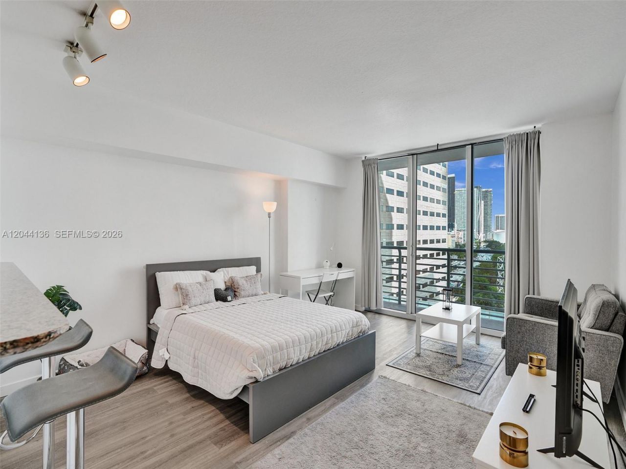 325 S Biscayne Blvd, Unit 1520, Miami, FL 33131 Photo