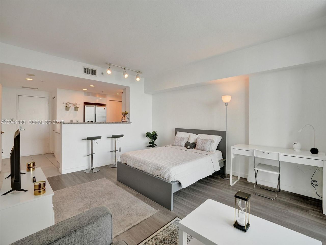 325 S Biscayne Blvd, Unit 1520, Miami, FL 33131 Photo