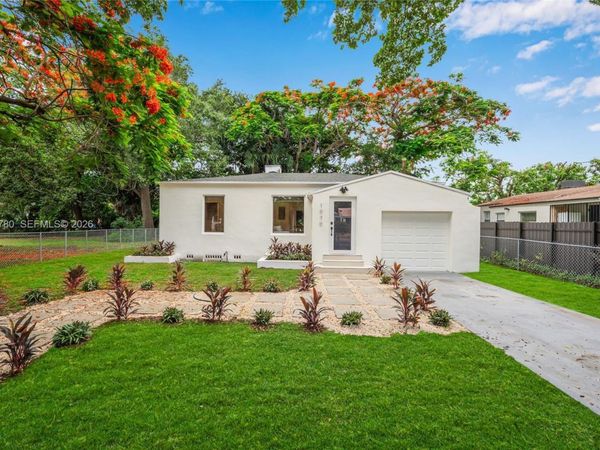 1070 NW 44th St , Miami, FL 33127